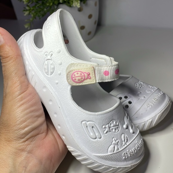 SKECHERS. KIDS SHOES. GIRLS WHITE ULTRALIGHT WHITE SHOES SIZE 8 - Picture 8 of 17